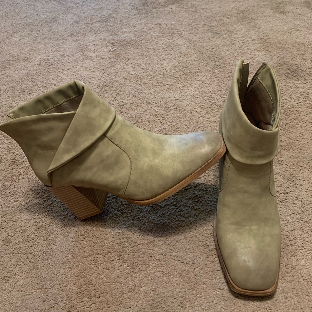 Pierre Dumas Square toe booties Size 11
